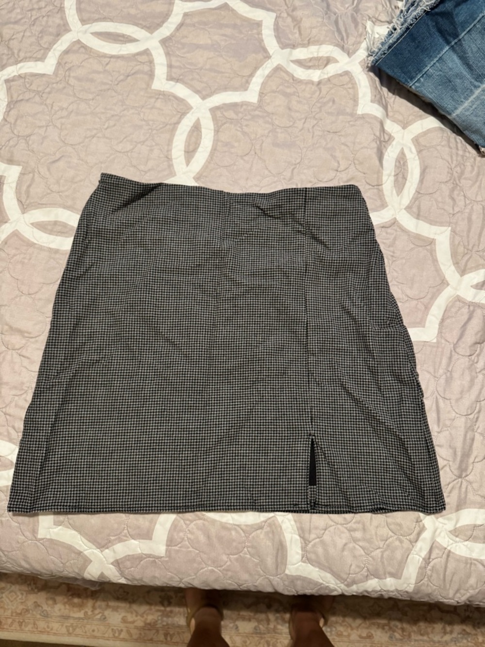 Old Navy Black and White Mini Skirt with Small Side Slit